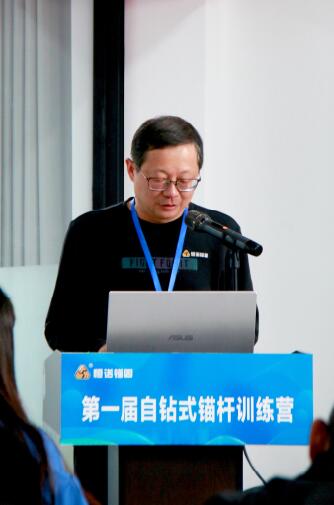 20741671.jpg 開營發(fā)言