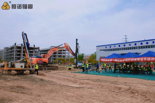 62904841.jpg 室外培訓
