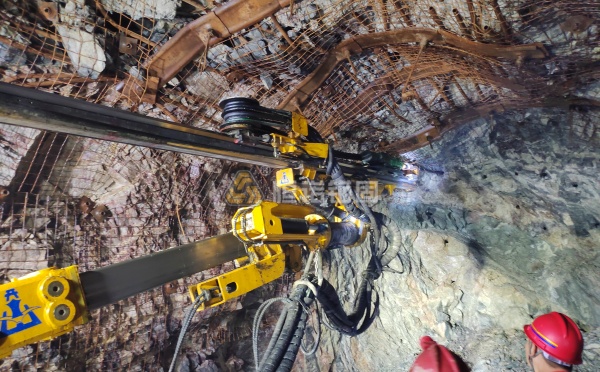一鉆就塌、錨桿難安裝?自鉆式錨桿攻克礦山破碎帶難題