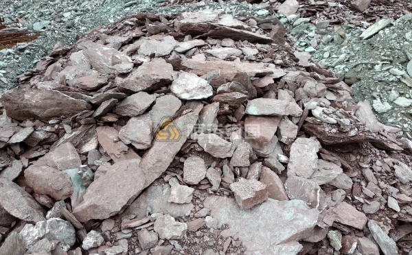 松散及破碎結(jié)構(gòu)巖體的特點