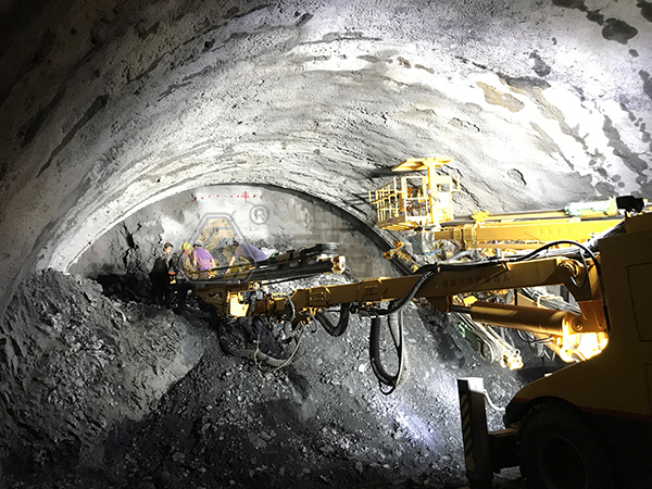 三臂鑿巖臺車 三臂鑿巖臺車