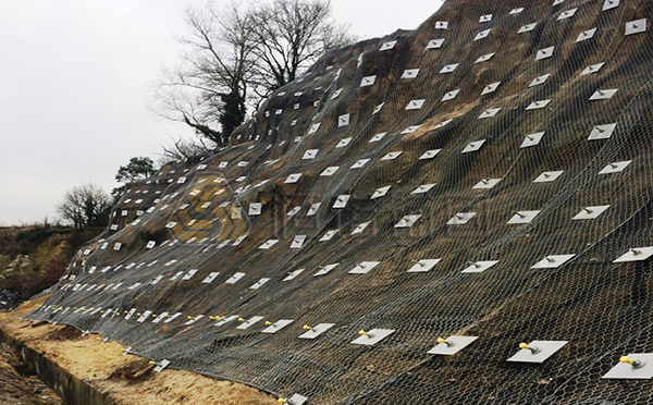 自鉆式中空錨桿在災害性地質邊坡治理中的優越性 自鉆式中空錨桿在災害性地質邊坡治理中的優越性-洛陽恒諾自鉆式錨固系統