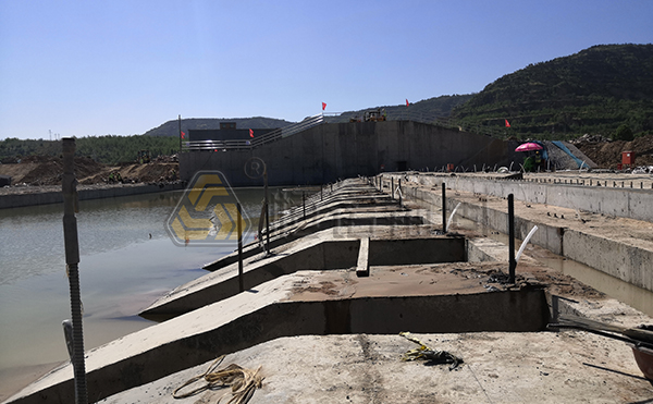 自鉆式錨桿支護:三門峽液壓壩基礎(chǔ)項目 自鉆式錨桿支護,自進式錨桿專用鉆機施工