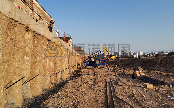 自鉆式錨桿施工后效果圖 自鉆式錨桿施工后效果圖