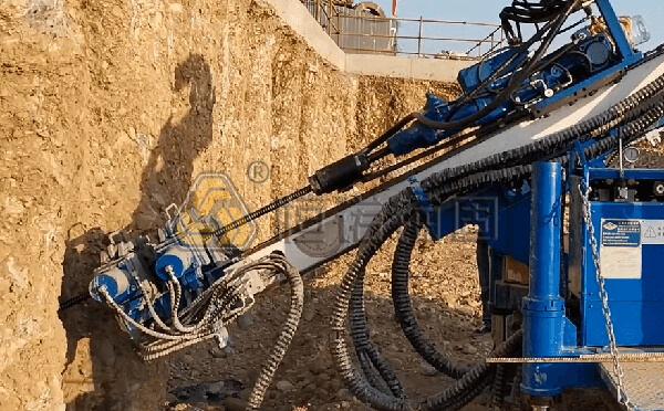 自鉆式錨桿施工現場 自鉆式錨桿施工現場